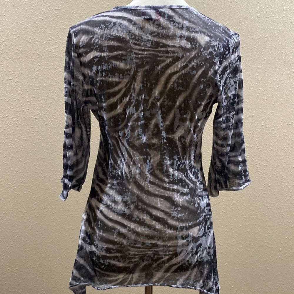 Light weight mid arm length sleeves and scarfed bottom. Made by Lady Noiz. - Picture 4 of 5